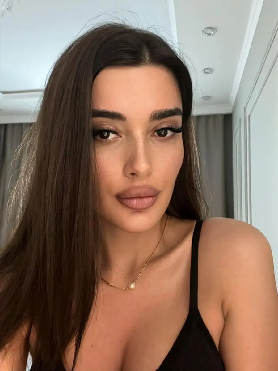 Amina escort in Paris