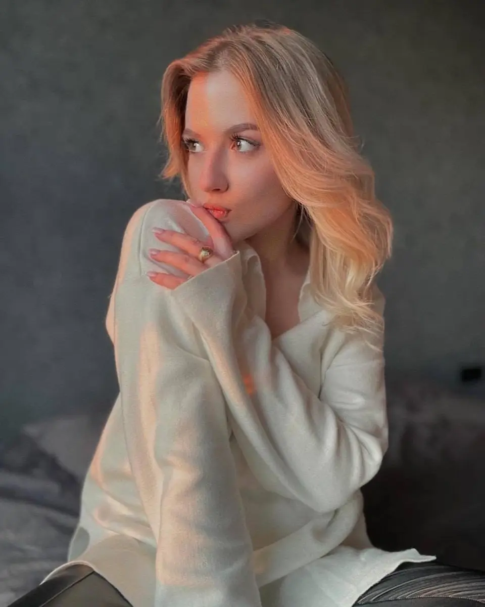 Anna escort in Paris
