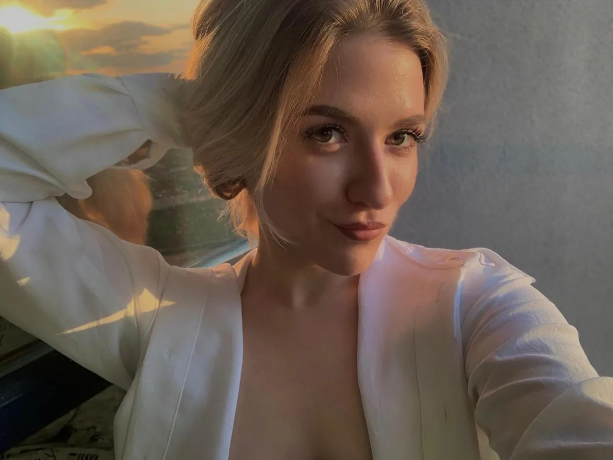 Anna escort in Paris